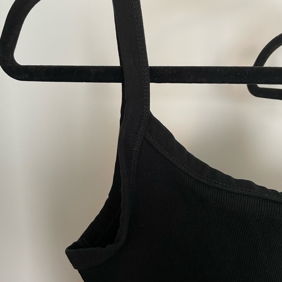 Tank tops - Picture 2 of 4